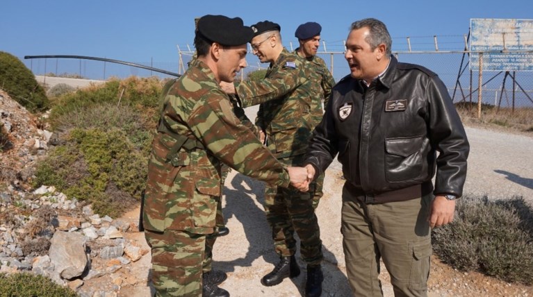 Ο Καμμένος έβγαλε την παραλλαγή και έβαλε τα δερμάτινα