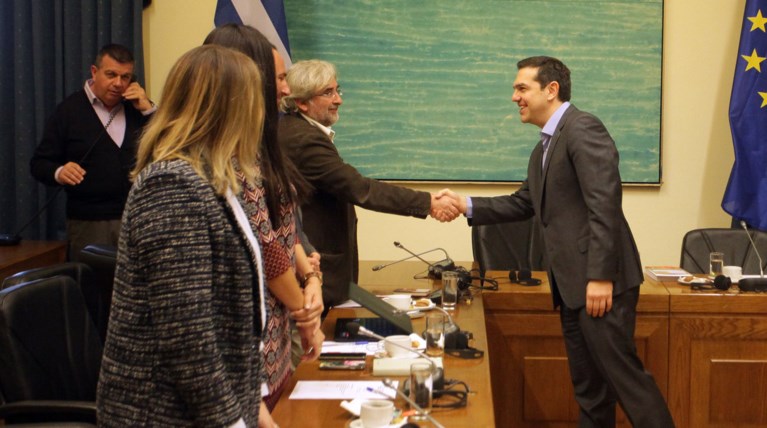 Ο Τσίπρας παρουσιάζει το ερωτηματολόγιο για την Συνταγματική Αναθεώρηση