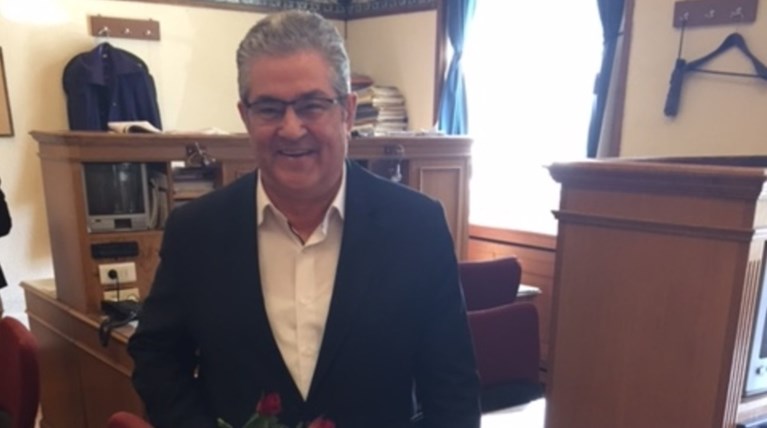 Ο Κουτσούμπας μοίρασε τριαντάφυλλα και έκλεψε καρδιές