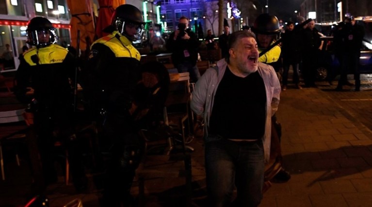 Επεισόδια στην Ολλανδία για την απέλαση της Τουρκάλας υπουργού (ΦΩΤΟ)