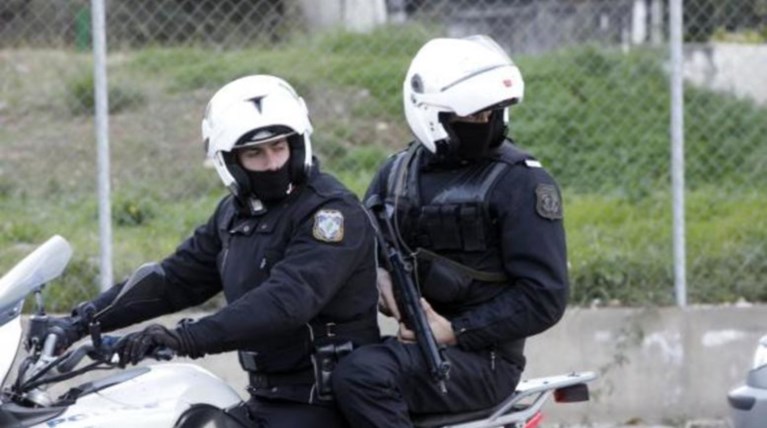 Συνελήφθη ο δραπέτης που είχε ...ψεκάσει τους αστυνομικούς στη Γλυφάδα