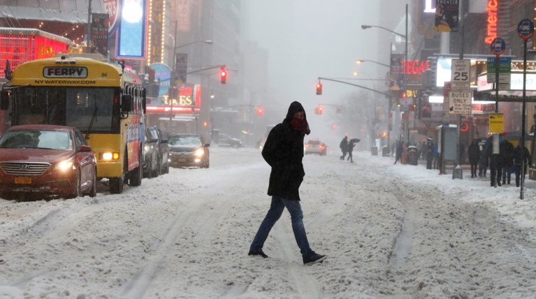 Στον κλοιό της χιονοθύελλας "Στέλλα" η Νέα Υόρκη