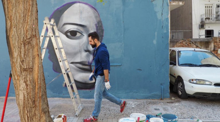 Μια street art επέμβαση σε εγκαταλελειμμένο κτίριο στην Πλ. Αττικής