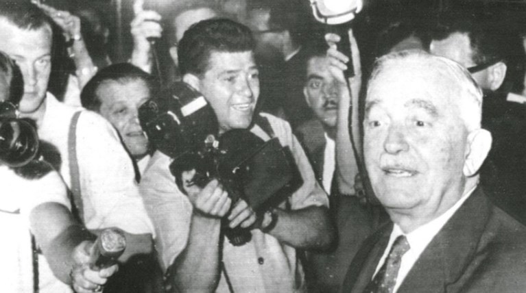 Δακρυγόνα-δάκρυα, υδραυλικός και Γράνα! Ποιήματα πολιτικών