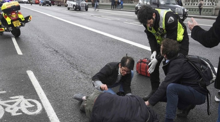 Nέο βίντεο λίγο μετά την επίθεση στο Λονδίνο - Σκληρές εικόνες