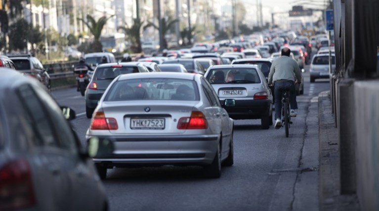 Μέχρι και 73% η πτώση στην αγορά νέων αυτοκινήτων σε 12 χρόνια