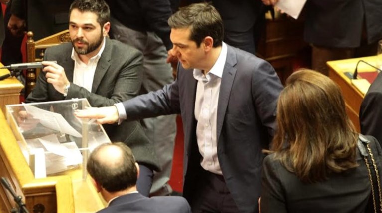 Η Βουλή παρέπεμψε τον Παπαντωνίου σε προανακριτική με 252 ψήφους