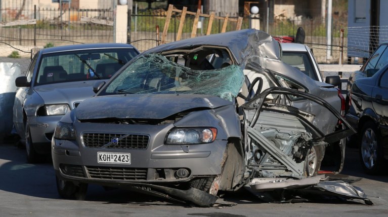 Σοκάρουν οι πρώτες εικόνες από το μοιραίο αμάξι στον Εύοσμο