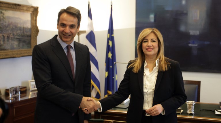 Το τετ α τετ του Κυριάκου με την Φώφη στη Βουλή