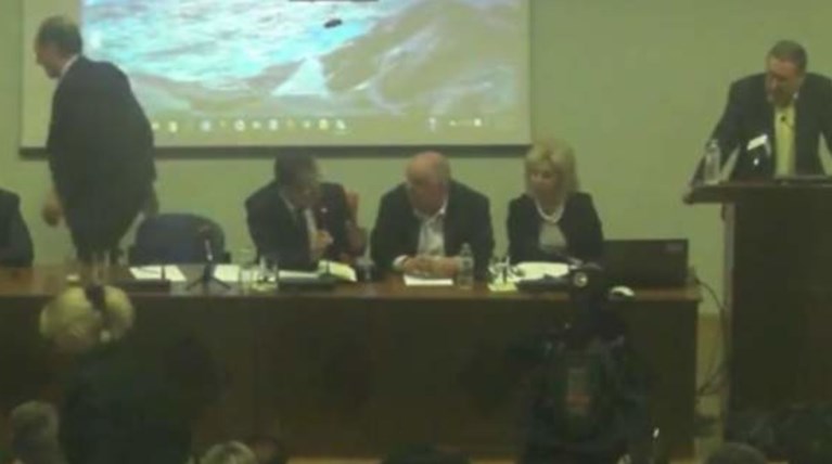 Ενταση και προσωρινή αποχώρηση Σταθάκη στην Κοζάνη