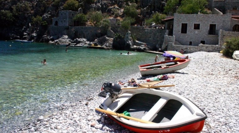 Βρήκαμε τις δέκα φανταστικές, κρυφές  παραλίες της Μάνης