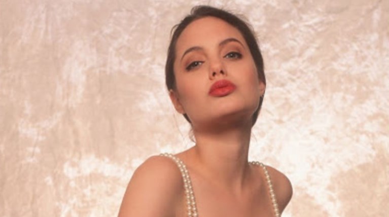 Η Αντζελίνα Τζολί στα 16 της: Οταν πόζαρε για εσώρουχα