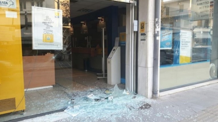 Έσπασαν τα ΕΛΤΑ μετά το συλλαλητήριο στα Χανιά