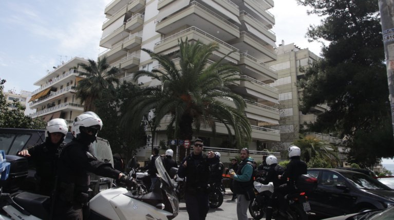 Aπίστευτο: Ο 4ος ληστής του Φαλήρου ήταν 14 ώρες στην ντουλάπα