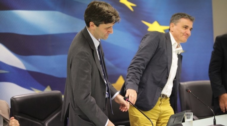 Τρέχουν άρον-άρον στις Βρυξέλλες για να αποφύγουν νέο ναυάγιο