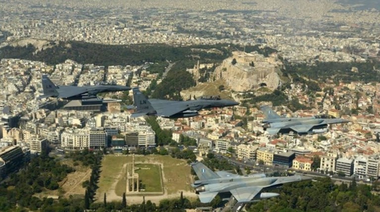 Γιατί πέταξαν μαχητικά αεροσκάφη πάνω από την Ακρόπολη;