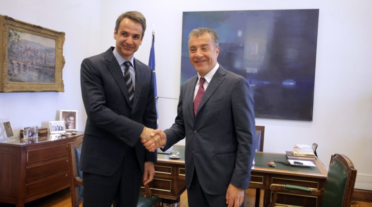 Τι συζήτησαν Μητσοτάκης και Θεοδωράκης στη Βουλή