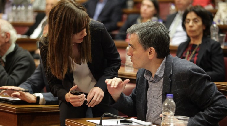 Και μείωση επικουρικών για να «πέσουν στα μαλακά» οι κύριες συντάξεις