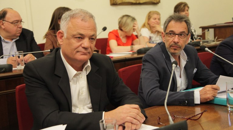 Παρατράγουδα και... Καμμένος από Τσακνή-Ταγματάρχη στη Βουλή