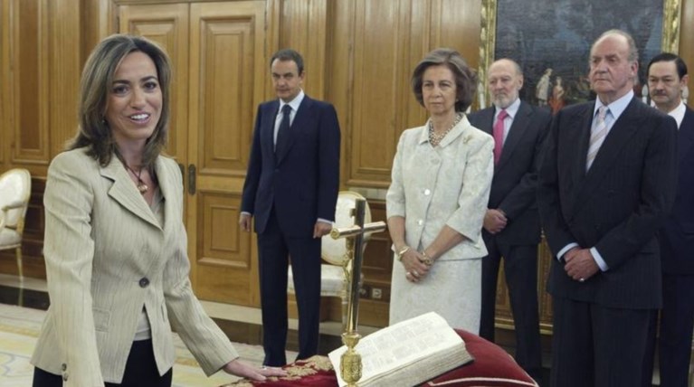 Κάρμε Τσακόν: Η δημοφιλής πολιτικός της Ισπανίας που «έφυγε» ξαφνικά