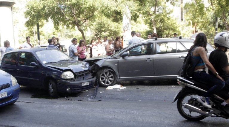 Στοιχεία σοκ: 427 τροχαία και 13 νεκροί στην Αττική το Μάρτιο