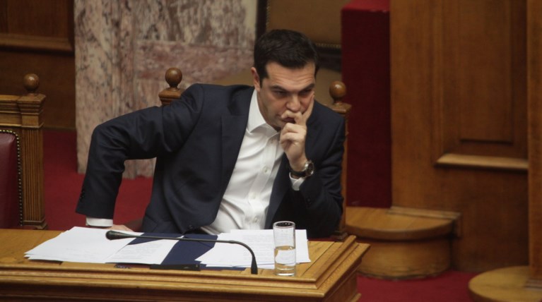 Spiegel: Η επώδυνη συμφωνία Τσίπρα και το ενδεχόμενο πρόωρων εκλογών