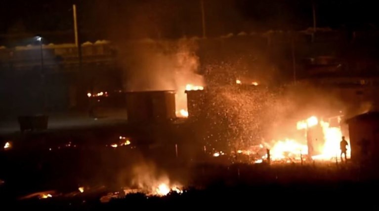 Παρανάλωμα του πυρός έγινε καταυλισμός προσφύγων στη Γαλλία
