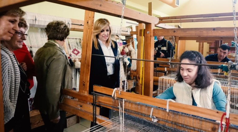 Στο «Εργαστήρι» των Ατόμων με Αναπηρία η Φώφη Γεννηματά