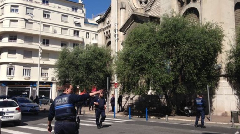 Ανδρας εισέβαλε σε ναό στη Νίκαια και απειλούσε «θα τα τινάξουμε όλοι»