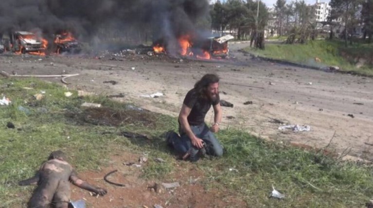 Εικόνες σοκ: Φωτογράφος σπαράζει για τη φρίκη στη Συρία