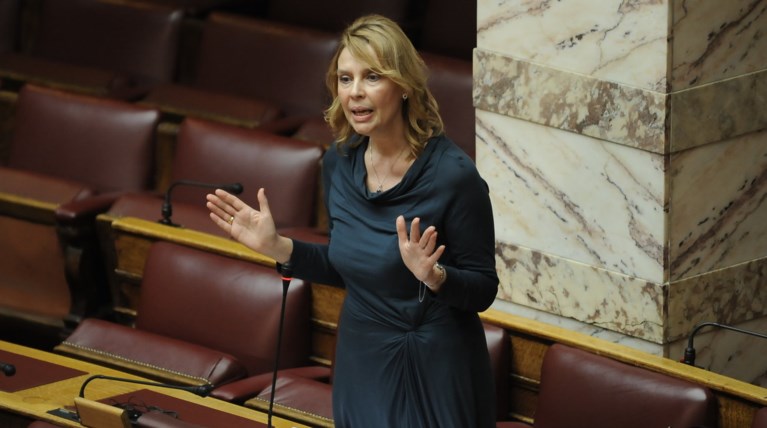 «Ξήλωσε» την Παπακώστα ο Κυριάκος μετά την κόντρα με Άδωνι