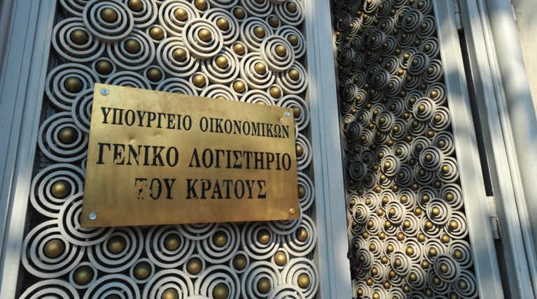 'Επεσαν τα έσοδα το Μάρτιο, μειώθηκε και το πλεόνασμα