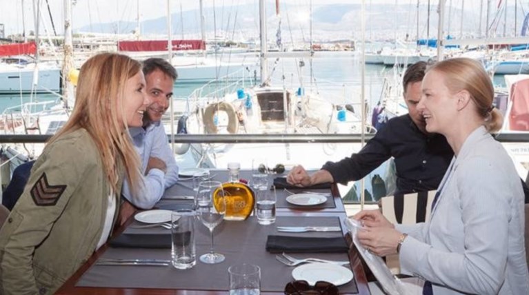 Σε ποιόν έκανε δώρο μια λευκή πουκαμίσα η Μαρέβα;