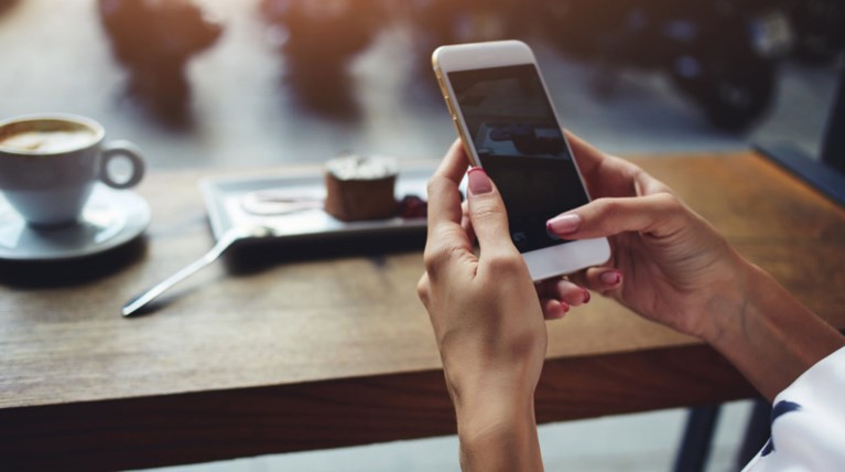 Τέλος τον Ιούνιο οι «βαριές» χρεώσεις roaming στην ΕΕ