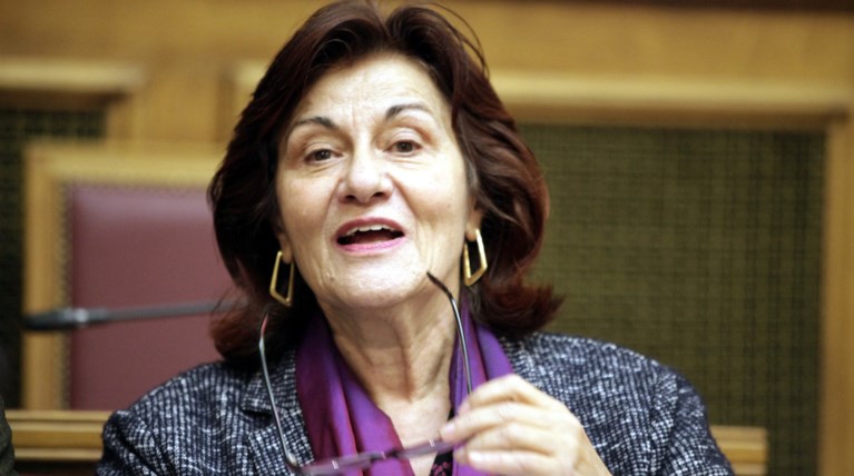 Η ...επική δικαιολογία της Φωτίου για τις προσλήψεις μέσω ΔΕΗ