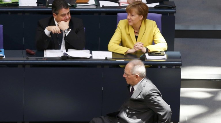 SZ: Ο Σόιμπλε έπεισε τη Μέρκελ για έξοδο του ΔΝΤ από την Ε.Ε.