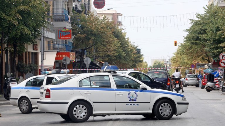 Eισβολή κουκουλοφόρων στα γραφεία της Καθημερινής στη Θεσσαλονίκη