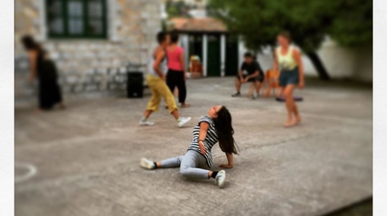 Μία σχολή χορού, χωρίς δασκάλους στην Ύδρα