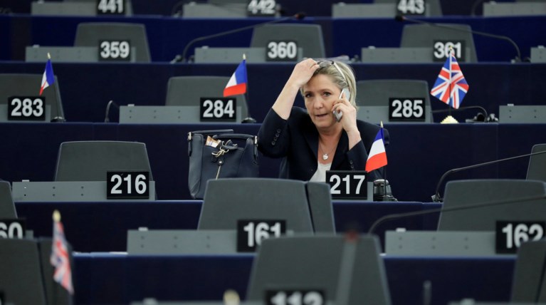 Ε.Ε.: Ξεκινά η διαδικασία για την άρση της ασυλίας της Λεπέν