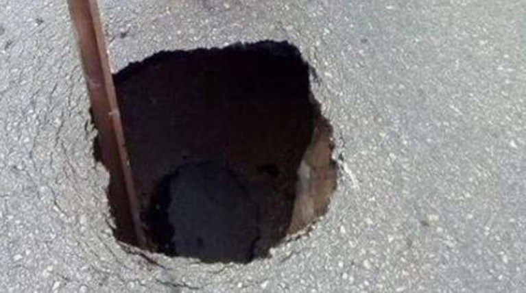 Πάτρα: Ανοιξε τρύπα βάθους δύο μέτρων σε δρόμο! -φωτό