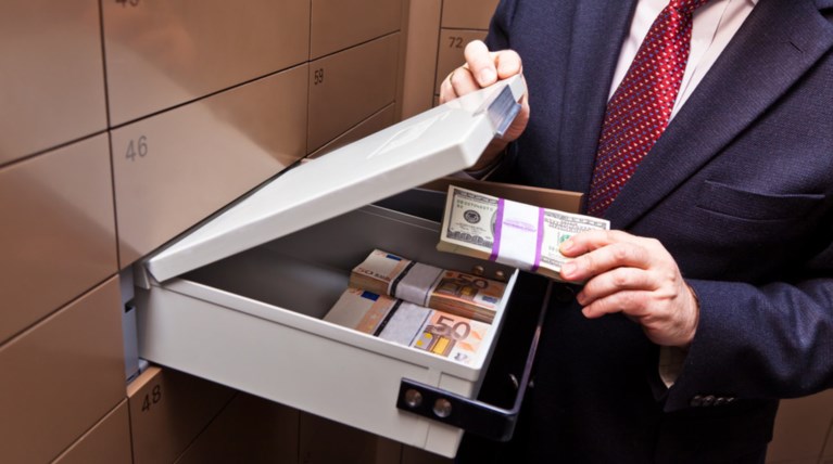 Είχε θυρίδα ή ...συχνοουρία ο συνεργός των ληστών των θυρίδων;