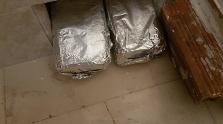 «Χτίστο μόνος σου»: Πίσω από τα πλακάκια έκρυβαν την ηρωίνη