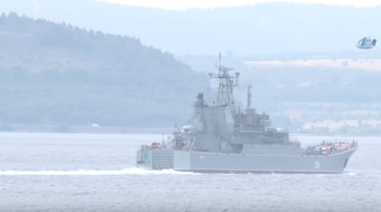 Σύγκρουση ρωσικού πολεμικού πλοίου με εμπορικό στο Βόσπορο - βίντεο