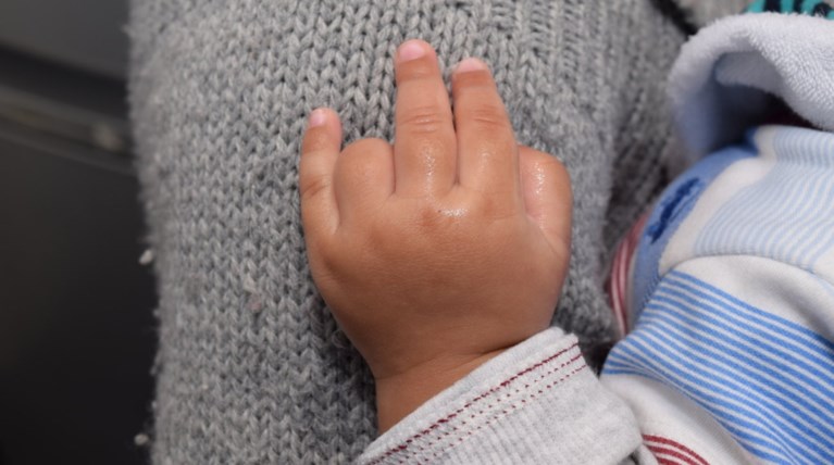 Γυναίκα αγόρασε βρέφος αλλά το επέστρεψε επειδή ήταν... μαύρο