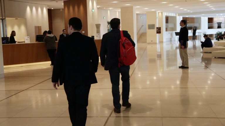 Oλονυχτίες στο Χίλτον για να κλείσει η επώδυνη συμφωνία