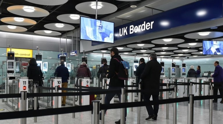 Μετά τους 30άρηδες φεύγουν από την Ελλάδα και οι 40άρηδες επιστήμονες