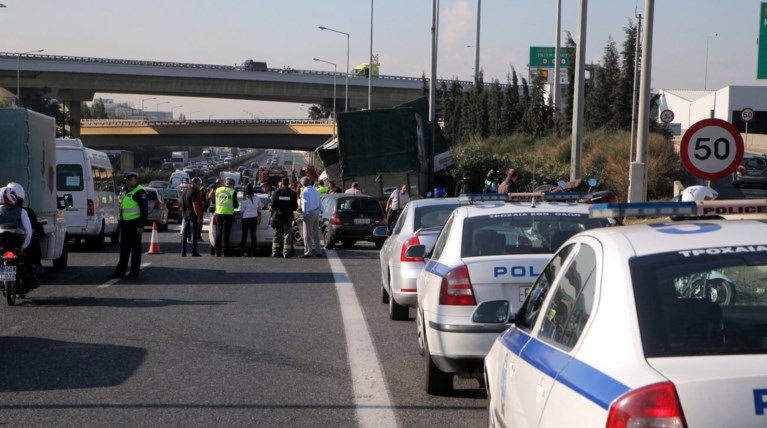 Σοβαρό τροχαίο με νταλίκα στο 76ο χλμ Αθηνών - Λαμίας