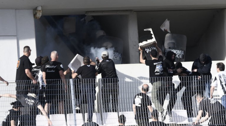 Με μαχαίρια λοστούς και ζώνες! Ένας τελικός ντροπής και βίας