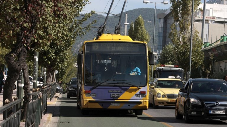 Στάση εργασίας στα τρόλει - κάνουν συνέλευση οι εργαζόμενοι