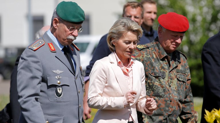 Ο ακροδεξιός υπολοχαγός «απειλεί» την ισχυρή υπουργό της Μέρκελ